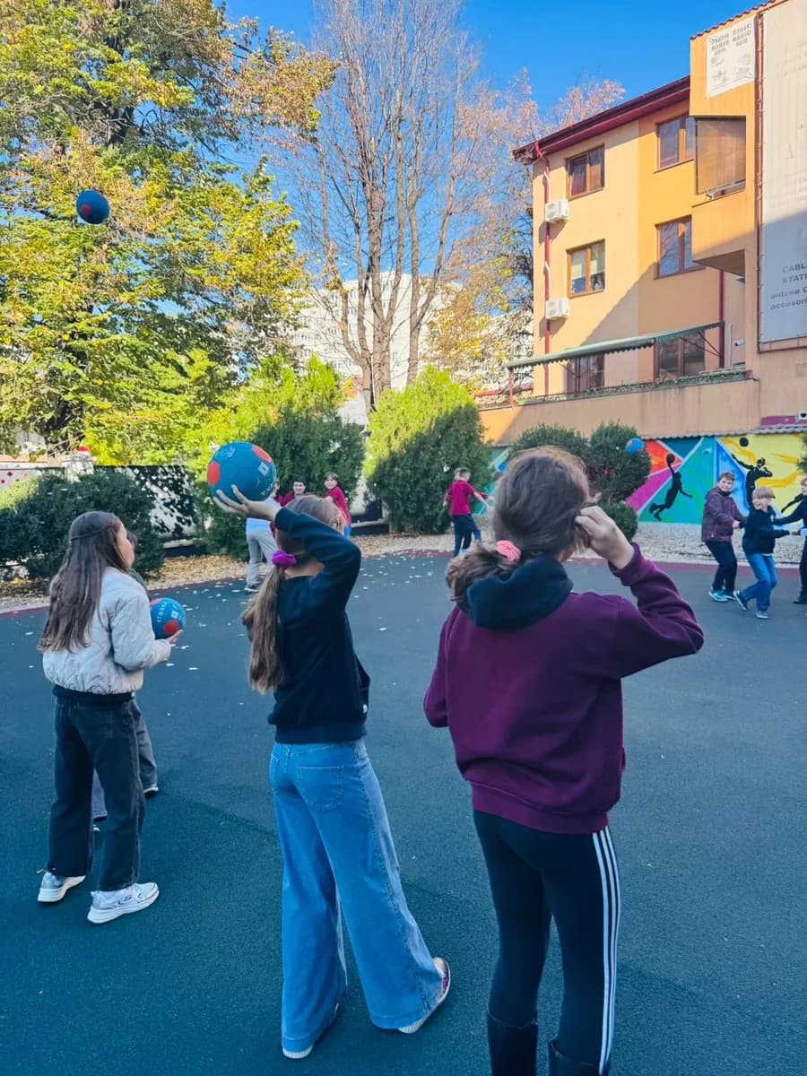 Școala Gimnazială — fotografie 1